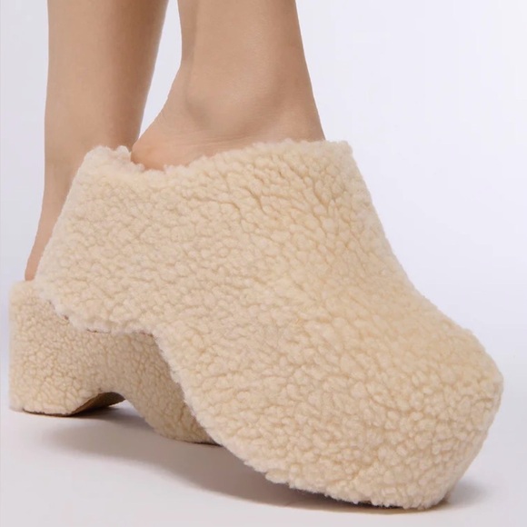 Azalea Wang Shoes - Azalea Wang Faux Sherling Platform Clogs Womens 6 Cream Fuzzy Teddy Mules Chunky